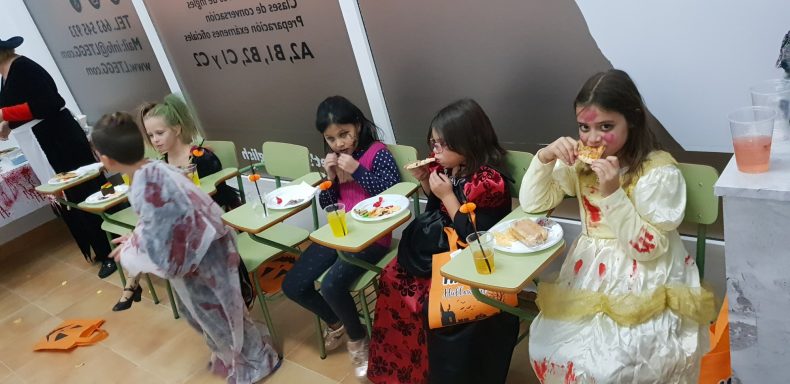 Halloween en Let’s Talk English School — momento 21