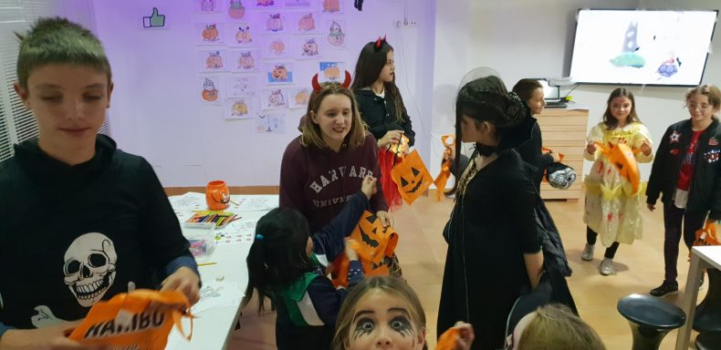 Halloween en Let’s Talk English School — momento 23